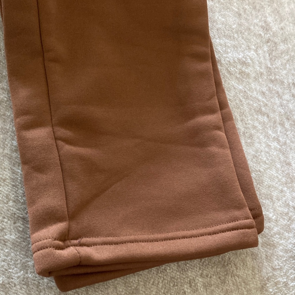 ALO LIKE Yoga Joggers in Warm Brown - Picture 4 of 4